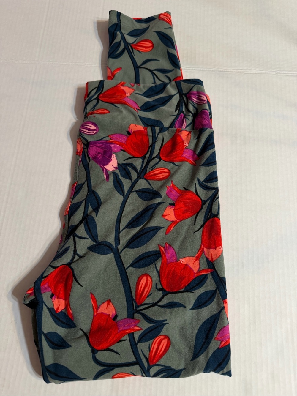 LuLaRoe Leggins– Red & Purple Floral on Gray